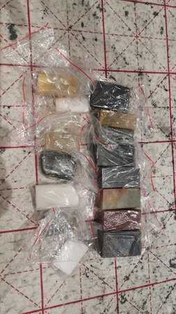看着还不错，个别石头有瑕疵。