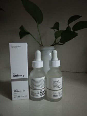回购一直用   一夏天晒黑了   这个特别好用   一瓶没用完肤色就变回来好多   同事都说变白了   VC粉搭配着也挺好的   痘印去的快