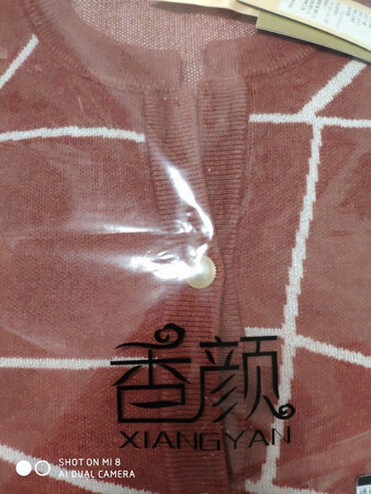 老客户，尺码略大，实物没有图片好看，厚实保暖料子稍硬些。