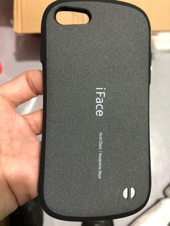 磨砂的手感很好。一直用if ace手机壳。 当时6p被儿子不小心从三楼摔下。只是屏幕破了 手机其他都好的 这保护让我粉它。  这次买个磨砂的看看，很满意 一会给老婆的p30也买个iface