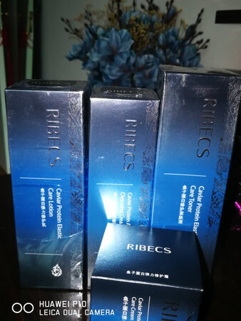 同事介绍的这款伊贝诗护肤品挺不错的，特别是伊贝诗鱼子蛋白祛皱系列护肤品，今年护肤品的网红产品。使用后再看效果吧。