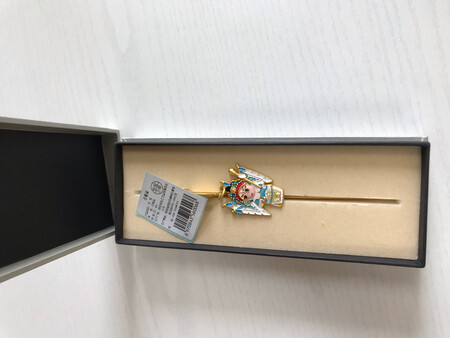书签很精致，适合单位活动做奖品，给买家提个建议，在包装外贴上分类标签，图二是我自己打印后贴上的，方便同事选取。我买的量大，类别多，一个个打开看了很久。关于这个系列是塑封的