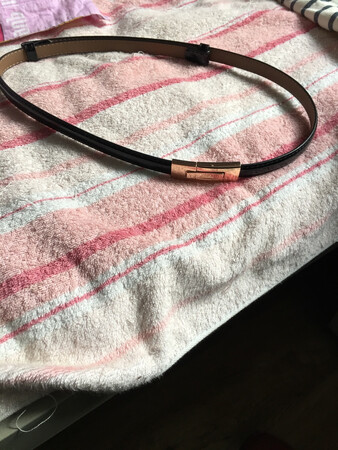 很好看的细腰带，比较亮，大小很好调整