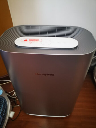 外形设计：外观精致，圆润，科技感强。
净化效果：净化效果感觉不错，除异味很快。
噪音大小：噪音不大，尤其是打开睡眠功能，几乎没有声音。
操作难易：触摸按键很简便。