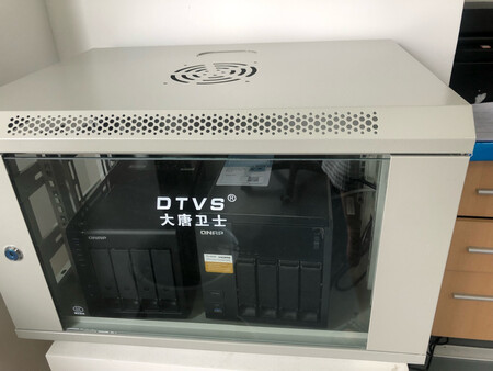 挺好的，整体机柜无需组装，质量也挺好，共享盘放进去也正好