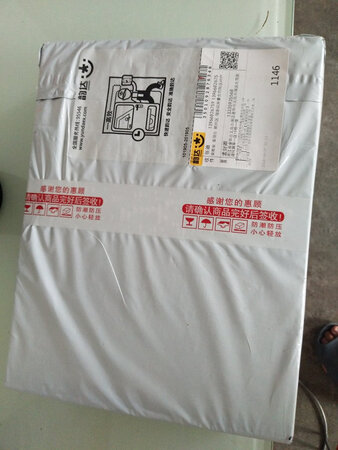 物流速度快，质量不错，送的东西也多。