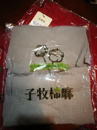 第一次买的白色，经常周末穿起来，很方便实用舒服，搭配简单。这次换个颜色买，一如的好看！百搭款。物流也满意，一直担心赶不上外出休假！谢谢