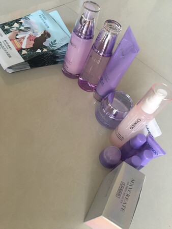 和实体店的一样！物超所值！赠送精美礼品！好评！