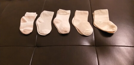 给宝宝买的小棉袜子，质量还可以，大小也合适，性价比较高，从下单到收到较快，我和老婆都很满意。京东双十一前活动力度大。