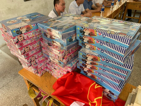 迪斯尼的包装很精美，送礼很体面，小孩拿到很开心，希望这个品牌带来更多的好作品。