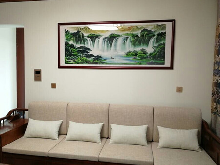 快递挺快的，包装严实，没有破损，装的很快，不会很复杂，不错，画质很清晰