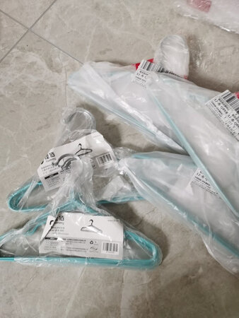 产品包装：包装的很严实 没有压坏的可能
产品材质：不锈钢材质 下边是那种防滑的胶垫一样的包着
粗细程度：不粗 也不是细到容易弯曲的程度 刚刚好吧
其他特色：颜色很好看 大小叶适合小朋友 京东物流特别好 送来是完好无损