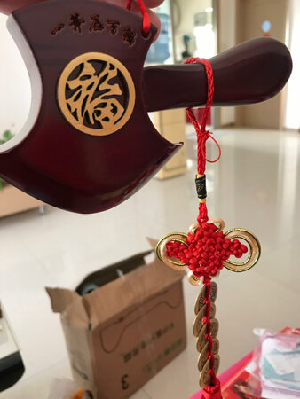 非常好！漂亮而且一点味道也没有，全家人都非常喜欢！就等着搬家的时候挂上了，必须好评！