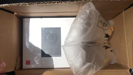 已经换了好几台行车记录仪了，这是我目前用过最满意的一款，像素效果也很好，客服态度也非常的好，细心的教我怎么弄怎么弄来着，非常值得信赖。
画面非常的清晰，操作起来也非常方便，价格也实惠，行车记录仪非常小巧，安装在挡风玻璃也不碍事，不会挡视线，白天晚上都非常的清晰。