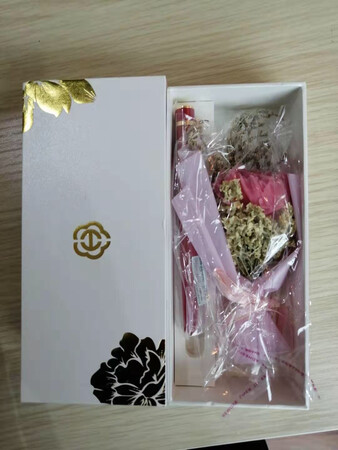 颜值包装：感觉比较上档次，价格不贵，和进口的钢笔相比，性价比很高，包装不错，没有破损，速度还算可以。