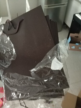 袋子大小很合适，买来装瓜子花生用的，提起来还挺舒服。