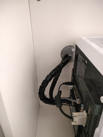 产品质量：软硬适中，方便安装，用赠送的安装夹子三分钟全搞定
外形外观：16mm适合非电源线的理线，或者单只理两条电源，外观视觉效果非常优秀
其他特色：易安装，不扎手，容错率高易拆，比扎带和魔术带提升几个档次