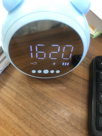 中午刚收到 用了一下午 电池貌似挺抗用