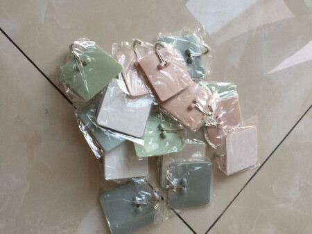 刚收到，物流送货及时，颜色也很正。还没有试用。买了很多这个品牌的东西，款式多样，质量也可以。