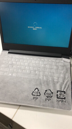 本本配置高，重量轻薄，商务用完全足够了，开机后进入设置，花了一段时间，看得出是出厂后的第一次开机。
