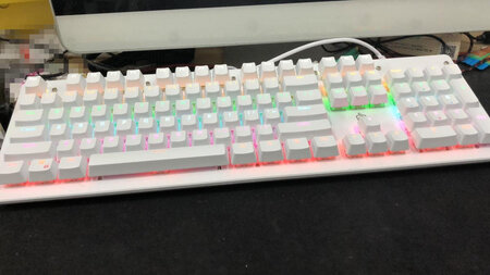 用着很顺手，按键很灵活，颜色和款式我也很喜欢