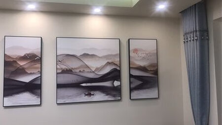 选了好久的客厅画，上墙很大气，质量不错，性价比也高