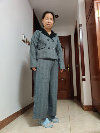 款式可以质量挺好。在网上买衣服省时间。