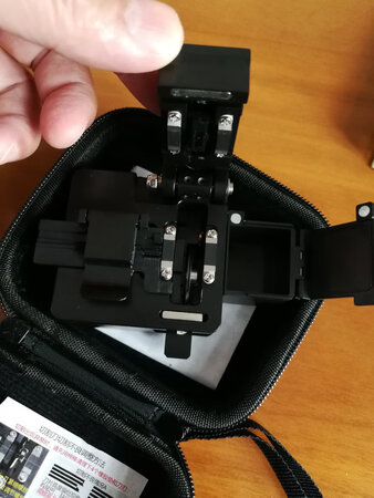切割刀快递很快，第二天就收到了。看外表工艺做的蛮不错，待使用后看质量如何，真希望能买到货优价实又不坑老百姓的网购货！
