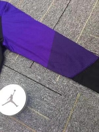 篮球紧身衣收到了，透气性好，吸汗弹力大穿上帅气，大小合适，面料亲肤，价格便宜，性价比高