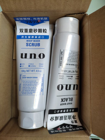 我是10月底的时候刚买了2只，一只黑色的，一直蓝色的，本来是买给我老公用的，但是偶然一次我用了以后发现这款洗面奶性价比真是太高了，洗的时候泡沫很多，凉凉的感觉，洗完感觉脸很清爽，没有假滑，非常干净。所以这次趁活动又买了两只，个老公两个人一起用用很快的