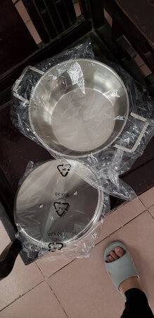 外观设计：金色颜色大方得体，比较高档
火力大小：火力最大最大是2100档，活火还算比较好，很快的热了。而且有多档的可以调整选择。
按键体验：液晶显示器，按键算非常灵敏，操控体检很好
防水效果：玻璃面防水非常好，但是要注意不能在刚使用完就搽，因为表面还是很热的。
家里原来买了一个，用了一年多还没有问题，特意买多一个给老妈用。