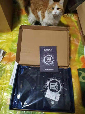 很漂亮的衣服，穿在身上暖暖的，厚薄正合适，正好这两天出门穿。