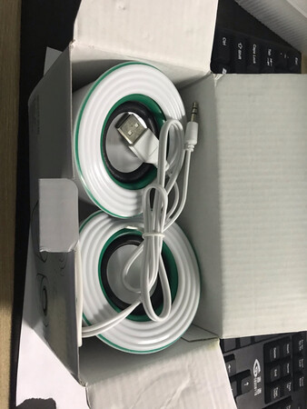 造型很时尚，连接线也很长，音质倒是一般，不过随便用用还是够了！