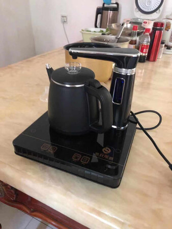 关注了很久了，看到双十一有活动，马上入手了，便宜了*块，很满意，黑色的外观也比较喜欢，每天喝喝功夫茶真不错，希望质量也好，发货很快，收到货也很快。完全没有因为促销，而影响物流速度，派件小哥哥很好，送到楼上，好评