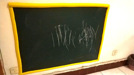 大小合适，是儿子乱写乱画的好地方