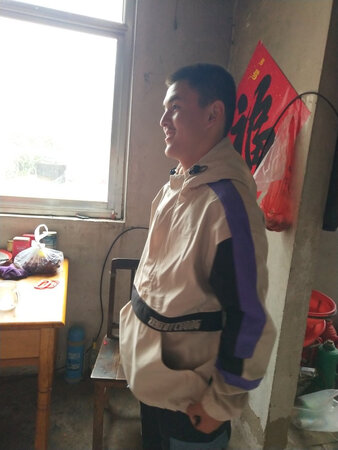 衣服收到了，就是有点肥，明年长高点就好了
