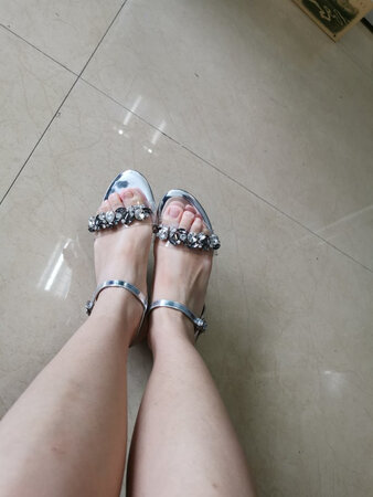鞋子漂亮，非常好，穿着舒服。百丽品牌还是值得信赖的。会继续关注的。