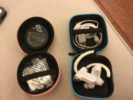 小包质量挺好的，用来装我的蓝牙耳机正合适，粉色的装药，很喜欢。买了几个已经被瓜分光了，还会再来的