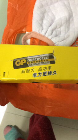 电池到了，虽然赶上双十一买的，但到货的天数还行，家里有小宝宝，玩具非常多，电池相对费，电池很好，满满的一大盒，每次赶上有活动就多买一些，留着慢慢用，主要是价格比商场便宜很多，在京东买东西活动很多，快递有保障，服务态度非常好，一直信赖京东，下次还会继续购买的。