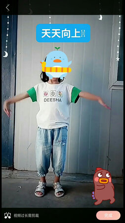 有活动买着很划算，衣服样式都很好看，女儿穿上大小合适，她很喜欢，质量非常好，
