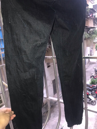 实物图和照片差距很大，商家解释说色差问题，色差大到这地步？完全是两种样式好吗？不要跟我说不满意退货，我买来就是跟你扯皮反复退货的吗？抱歉没那个精力，大家自己看实物图，完全是一种颜色，而不是图上的灰白色?黑色搭配，实物图只有黑色一种色，这不是色差，色差到白色的都没了？