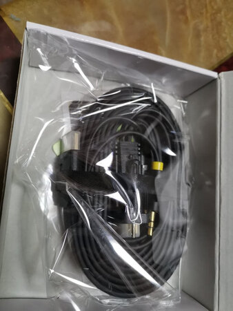 老电脑闲着没有使用，想着和客厅电视连起来，结果电脑视频输出只有VGA的口，电视只有HDMI的口，幸好京东有VGA转HDMI的连接线，完美解决了问题，刚好当成HTPC用起来，效果还挺好的，唯一美中不足就是电视是4K的分辨率，VGA转换后只能输出1080分辨率，其他都不错～