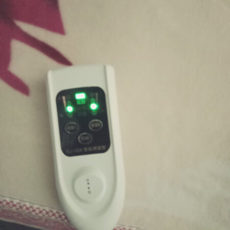 用过后才来评价，热的速度快，图案好看，毛绒绒的材质，很厚实，可以调温度很喜欢，就是包装有点简单！