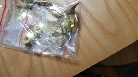 实际产品比图片的大，按上后不担心碰倒了。比较满意