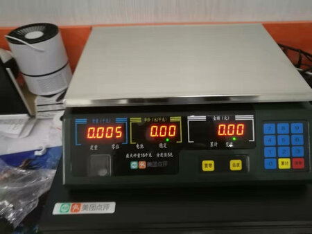 这个称刚开始不会连接收银机，不过客服小仙女香菇酱的态度很好，我依照说明书在秤上设置了一下，就连接上了。