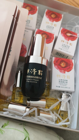 吸收效果特别好   敏感肌无压力  送的赠品也多  很喜欢会回购