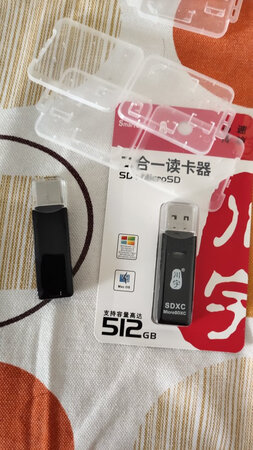 快递速度还可以，收到宝贝赶紧验货，一看就是正品，物美价廉，还送了小礼物，用的好下次再来。