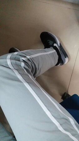 很不错，穿上去很舒服很休闲，边线的设计我很喜欢，不错的一次购物