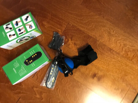 宝贝收到了，包装的很好，完好无损，这款的热敷按摩球，效果很好，振动力度很强，加热功能也很好，对患者而言是很好的康复器材，在家里自己康复，只要能坚持每天打一小时，这样起码肌肉振动的委缩不了啦，康复治疗是个漫长的过程，这个按摩球，操作又简单，价格也实惠，坚持用下去，会有很好的效果。快递速度也快，快递员服务态度超棒，大赞。