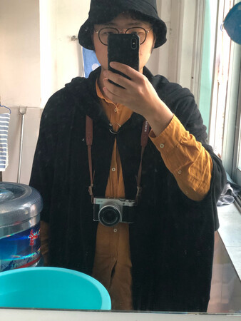 外形外观：完美，买它不图它成像质量到底如何，只图外观好看颜值高
产品包装：非常仔细，外面一个大箱子，里面填满了空气包，相机盒子一点问题也没有
成像效果：刚开机试了几张就没电了，以后更新
反应速度：有点慢，但是相机毕竟是用来拍大片的，要想快点就直接用手机好了
便携性能：有一点点小重，但是戴到脖子上也不觉得很累赘
其他特色：真的颜值称霸啊，三千元挡最好看的相机，没有之一！！！就算不用挂在脖子上也很好看！